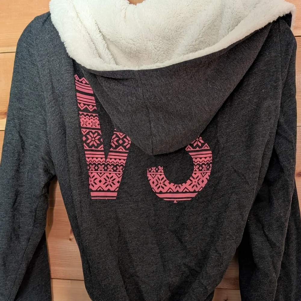 Victorias Secret Cozy Gray and White Women's Robe.. NWOT, Medium - Picture 3 of 3